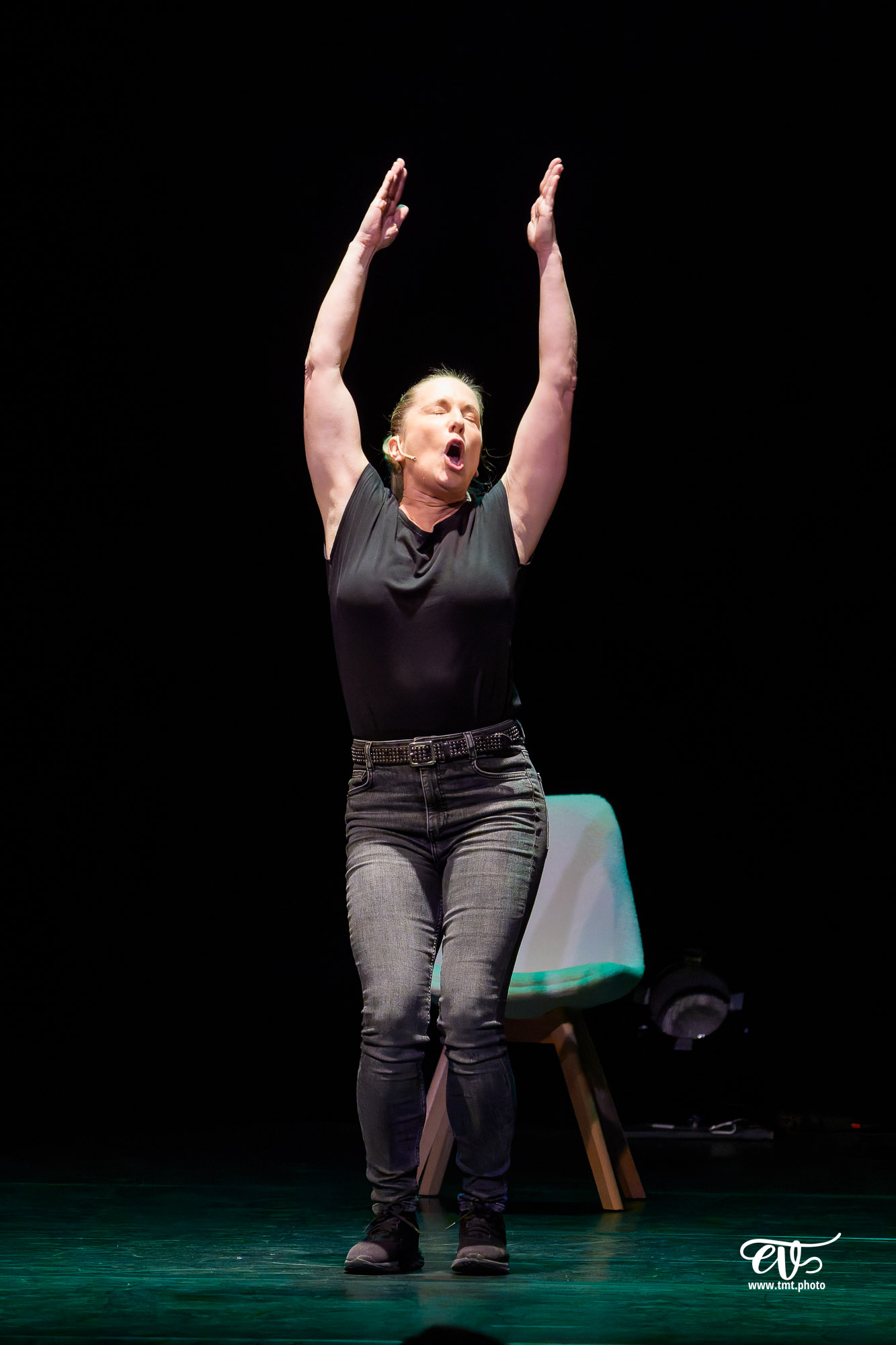 LES CHATOUILLES OU LA DANSE DE LA COLÈRE (ANDRÉA BESCOND)